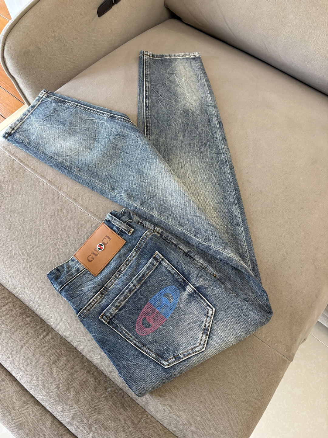 专柜🆕2026春夏设计推荐 热卖牛仔裤🆕柔软亲肤面料 奢华头层牛皮腰牌 经典蓝洗水 专柜限量款 奢华感订