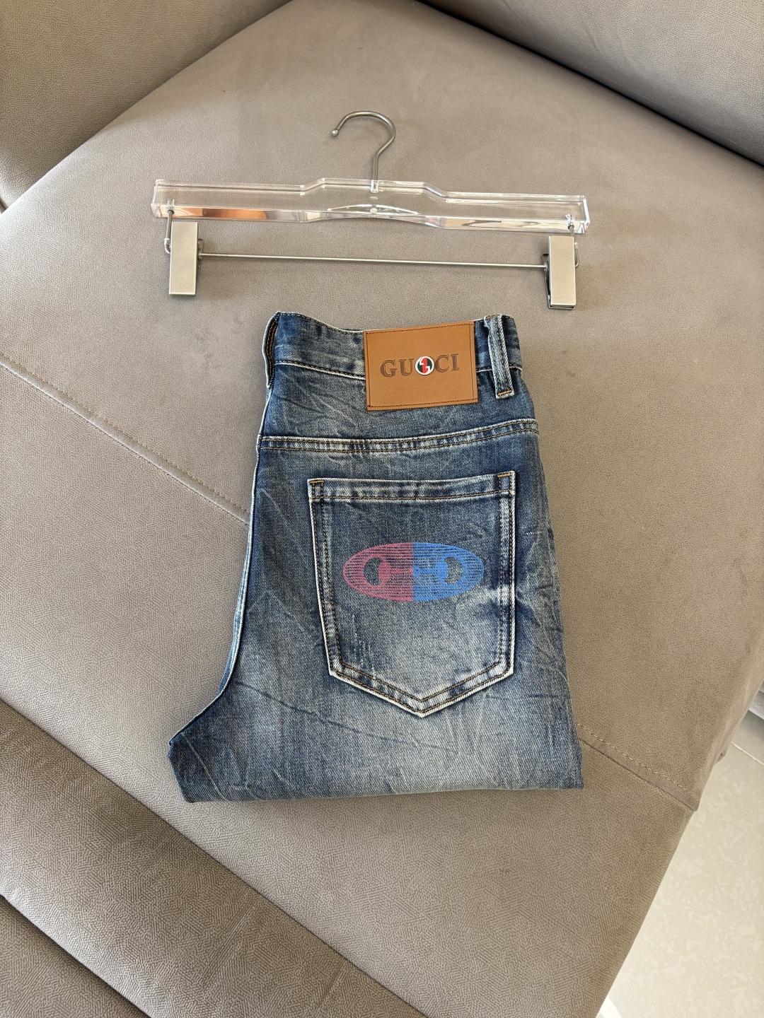 专柜🆕2026春夏设计推荐 热卖牛仔裤🆕柔软亲肤面料 奢华头层牛皮腰牌 经典蓝洗水 专柜限量款 奢华感订