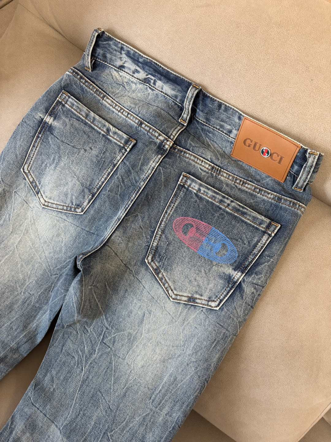 专柜🆕2026春夏设计推荐 热卖牛仔裤🆕柔软亲肤面料 奢华头层牛皮腰牌 经典蓝洗水 专柜限量款 奢华感订