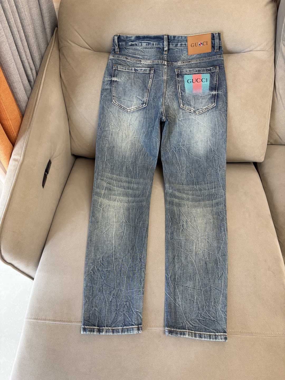 专柜🆕2026春夏设计推荐 热卖牛仔裤🆕柔软亲肤面料 奢华头层牛皮腰牌 经典蓝洗水 专柜限量款 奢华感订