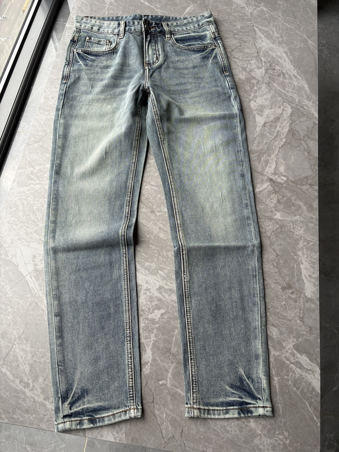 专柜🆕2026春夏设计推荐 热卖牛仔裤🆕柔软亲肤面料 奢华头层牛皮腰牌 经典蓝洗水 专柜限量款 奢华感订