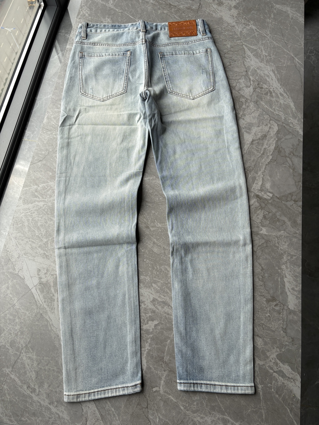 专柜🆕2026春夏设计推荐 热卖牛仔裤🆕柔软亲肤面料 奢华头层牛皮腰牌 经典蓝洗水 专柜限量款 奢华感订