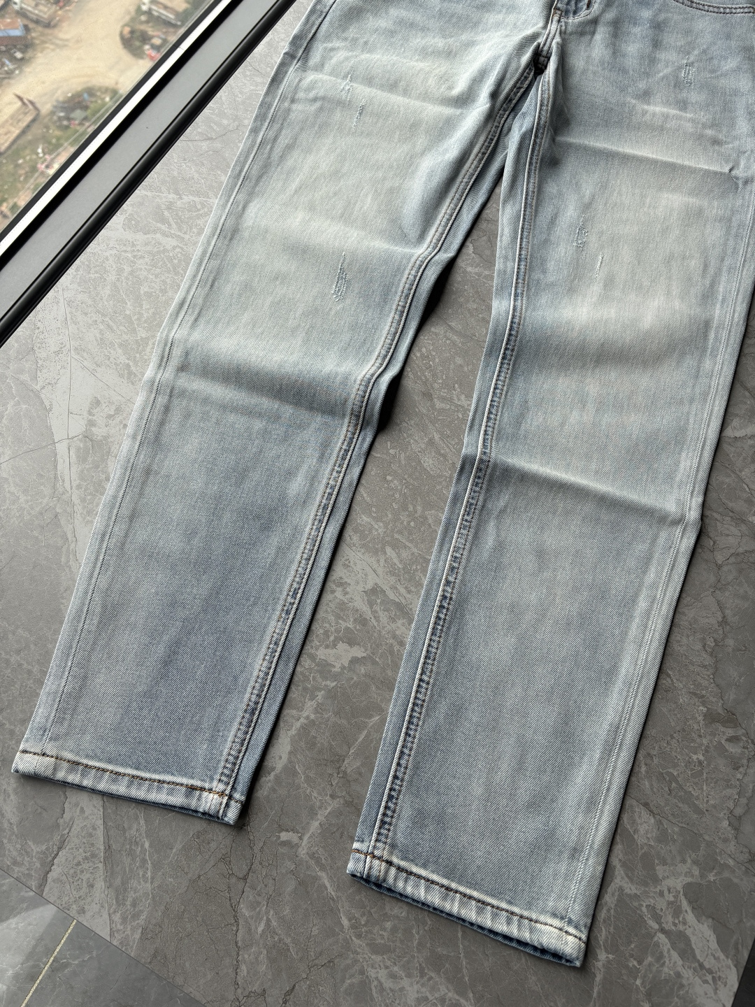 专柜🆕2026春夏设计推荐 热卖牛仔裤🆕柔软亲肤面料 奢华头层牛皮腰牌 经典蓝洗水 专柜限量款 奢华感订