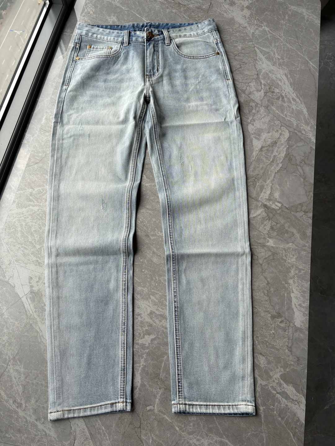 专柜🆕2026春夏设计推荐 热卖牛仔裤🆕柔软亲肤面料 奢华头层牛皮腰牌 经典蓝洗水 专柜限量款 奢华感订