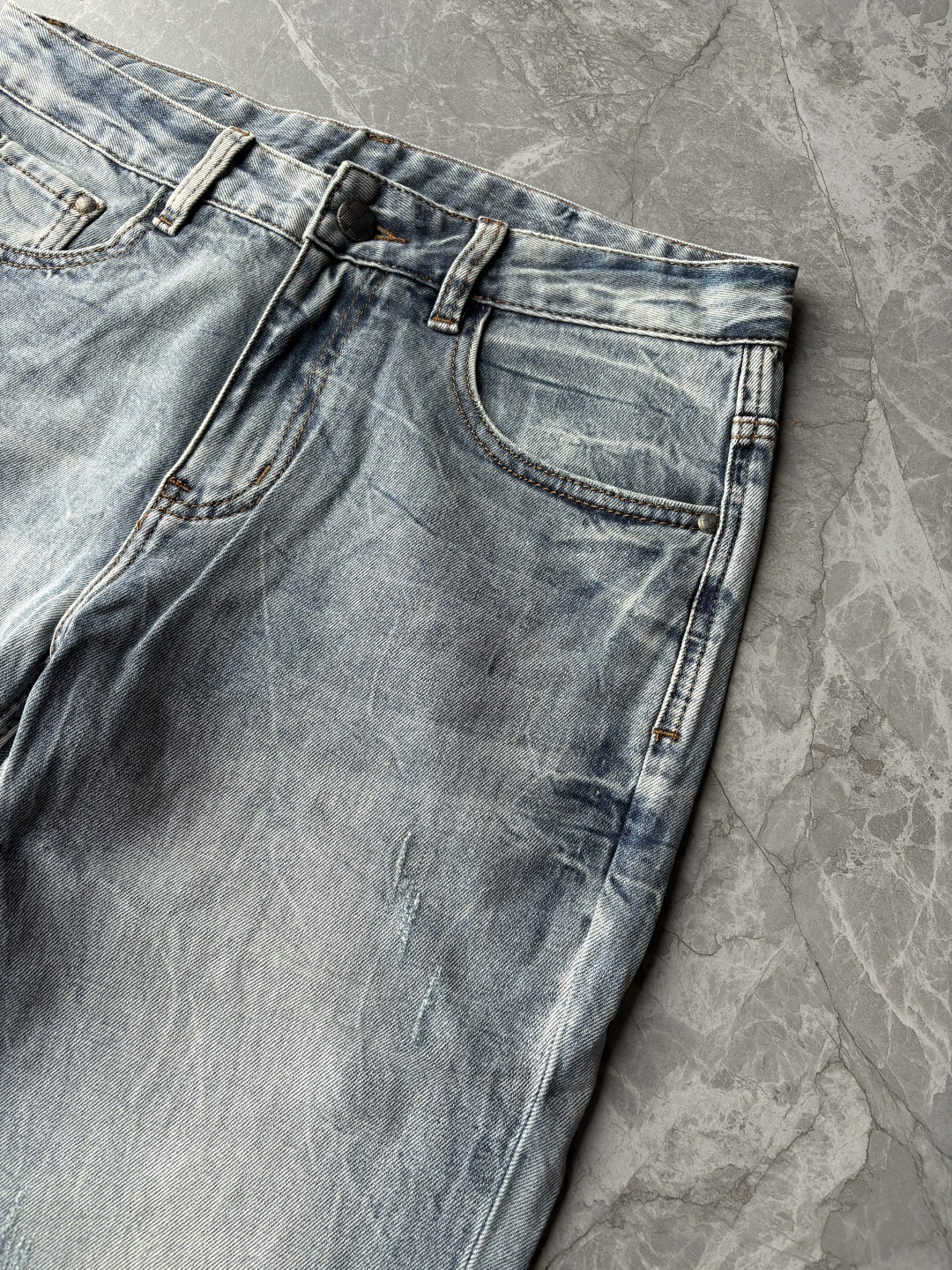 专柜🆕2026春夏设计推荐 热卖牛仔裤🆕柔软亲肤面料 奢华头层牛皮腰牌 经典蓝洗水 专柜限量款 奢华感订
