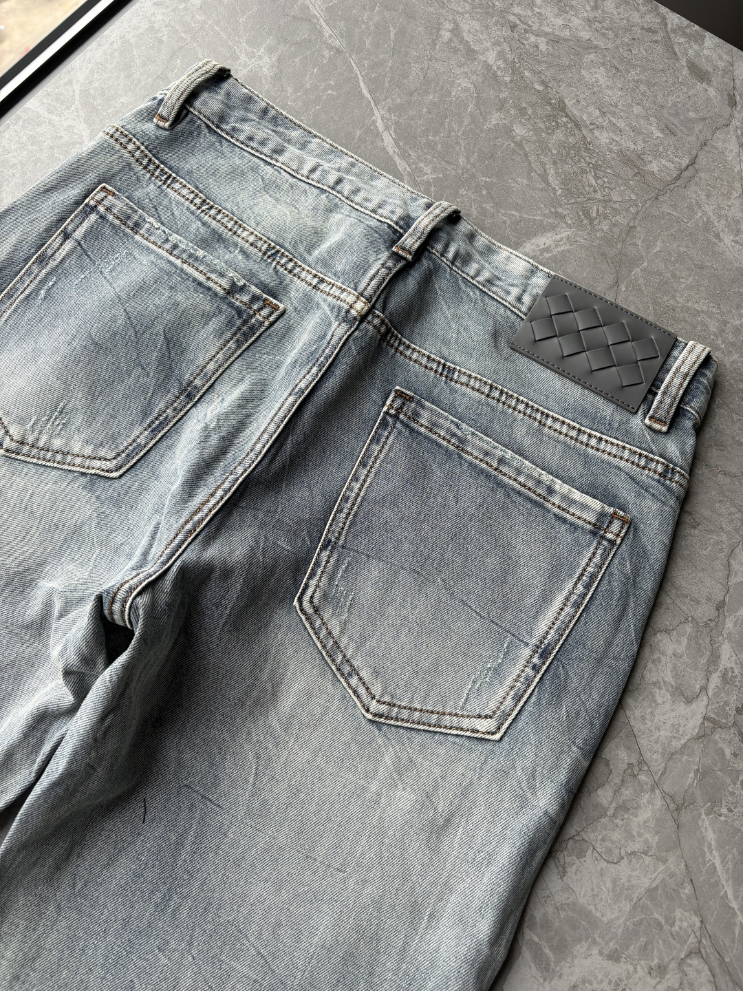 专柜🆕2026春夏设计推荐 热卖牛仔裤🆕柔软亲肤面料 奢华头层牛皮腰牌 经典蓝洗水 专柜限量款 奢华感订