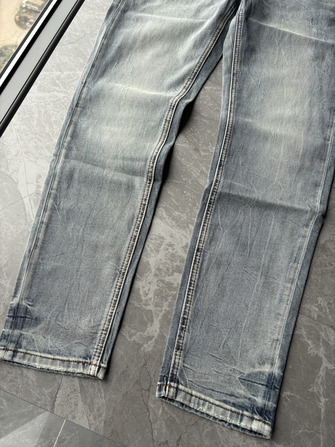 专柜🆕2026春夏设计推荐 热卖牛仔裤🆕柔软亲肤面料 奢华头层牛皮腰牌 经典蓝洗水 专柜限量款 奢华感订