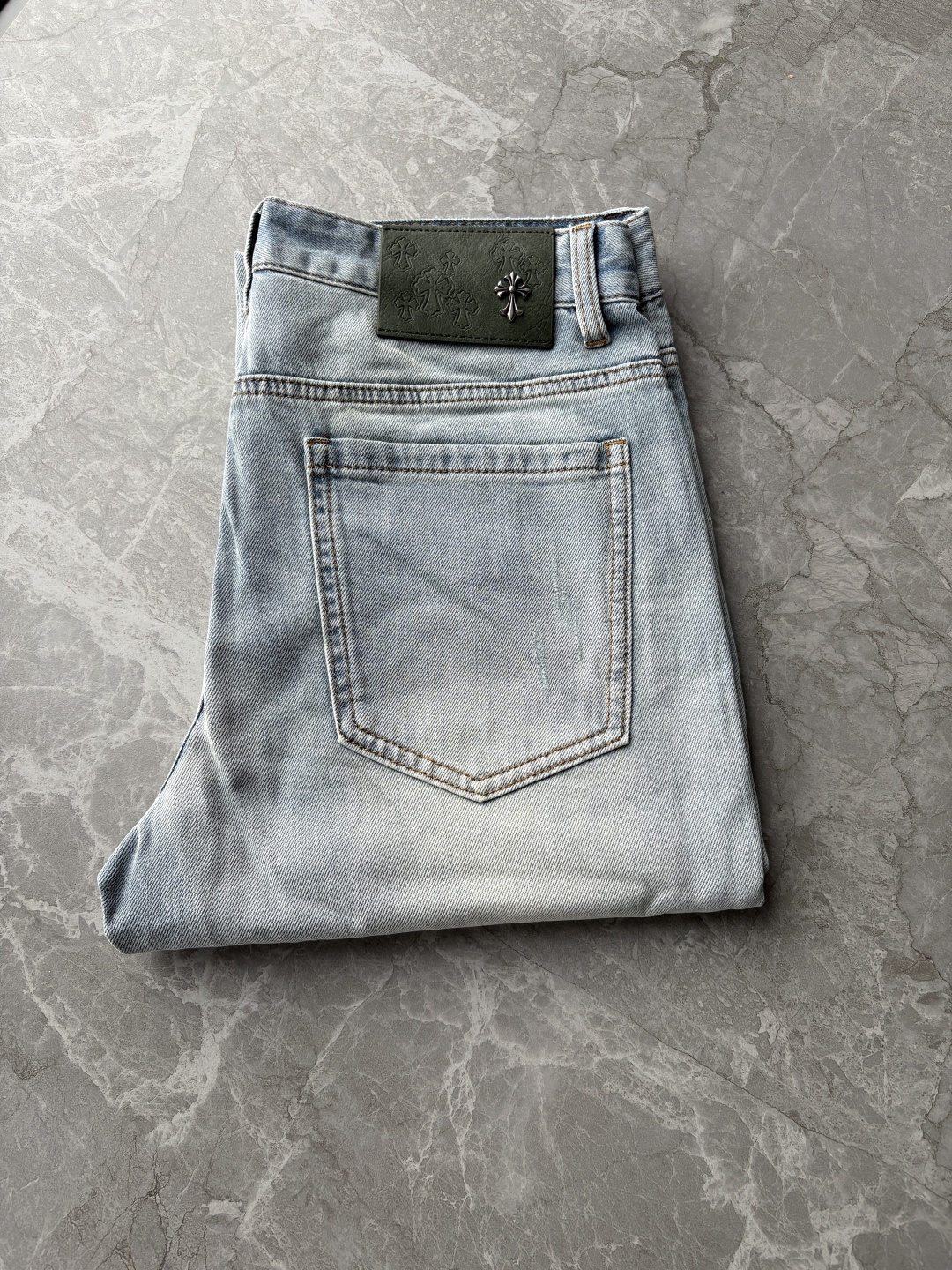 专柜🆕2026春夏设计推荐 热卖牛仔裤🆕柔软亲肤面料 奢华头层牛皮腰牌 经典蓝洗水 专柜限量款 奢华感订