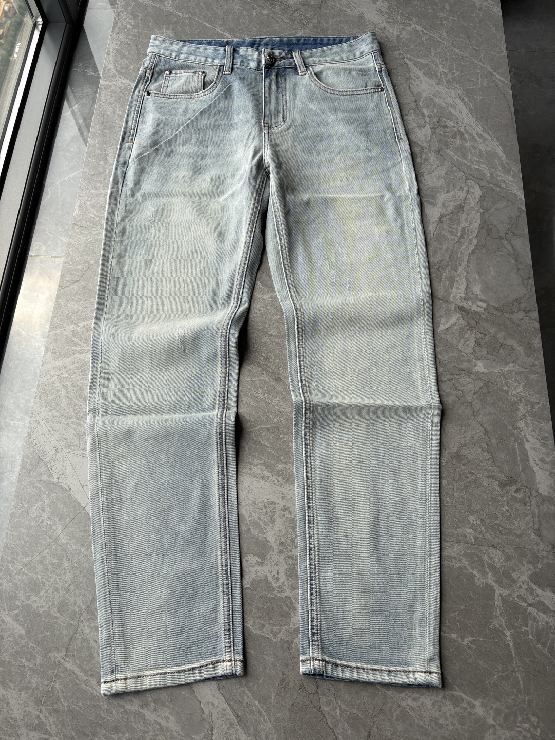 专柜🆕2026春夏设计推荐 热卖牛仔裤🆕柔软亲肤面料 奢华头层牛皮腰牌 经典蓝洗水 专柜限量款 奢华感订