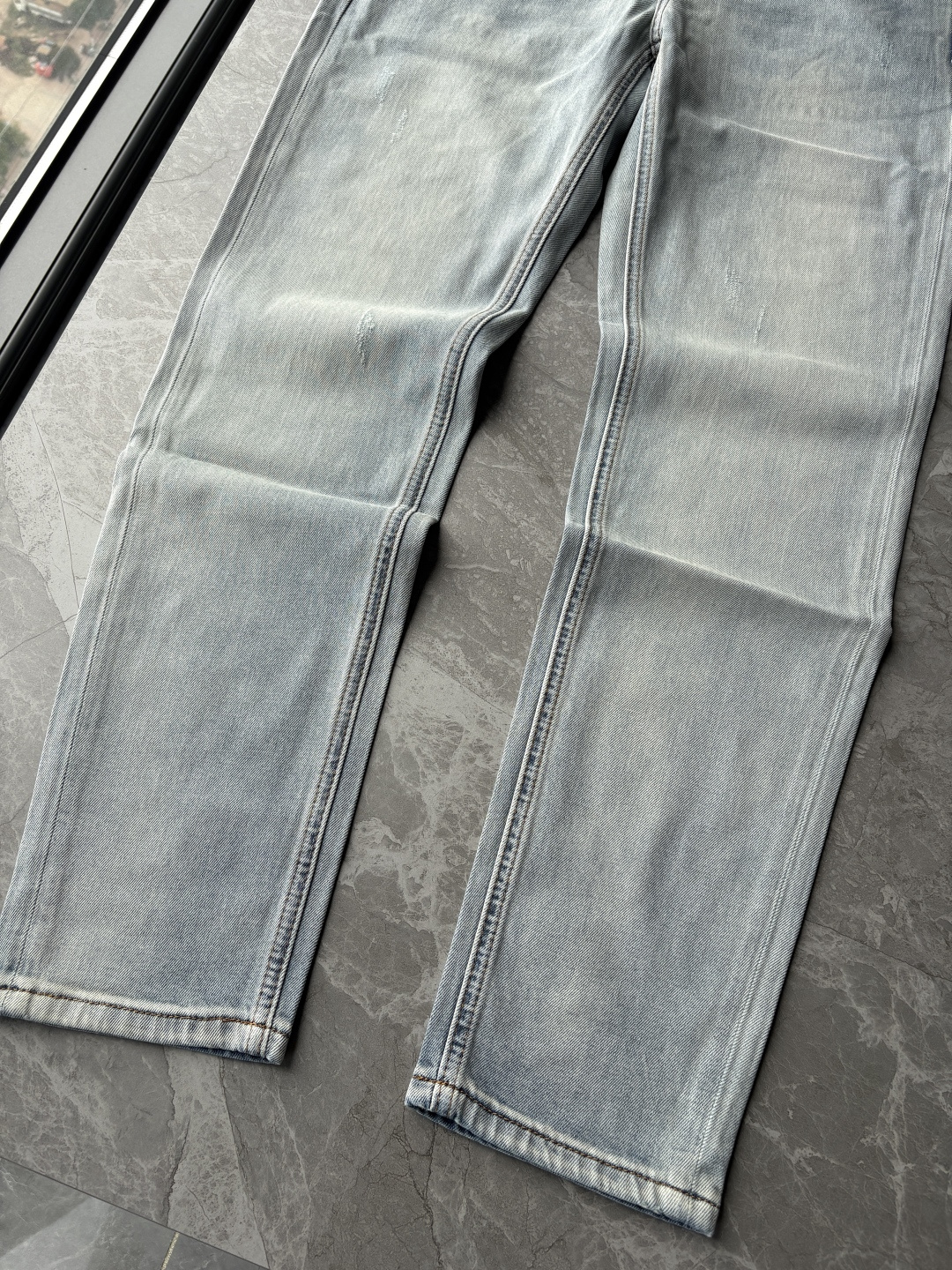 专柜🆕2026春夏设计推荐 热卖牛仔裤🆕柔软亲肤面料 奢华头层牛皮腰牌 经典蓝洗水 专柜限量款 奢华感订