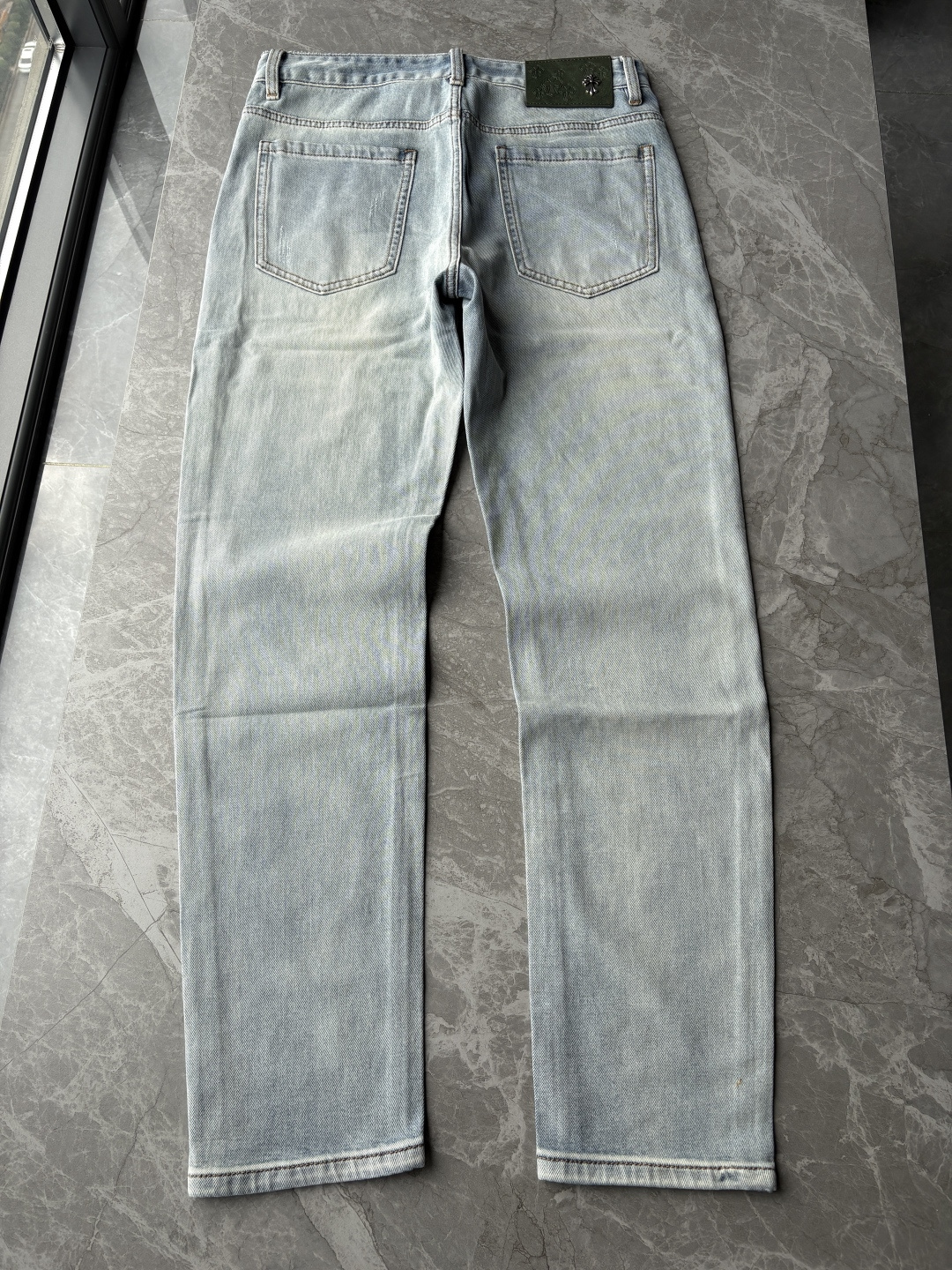 专柜🆕2026春夏设计推荐 热卖牛仔裤🆕柔软亲肤面料 奢华头层牛皮腰牌 经典蓝洗水 专柜限量款 奢华感订