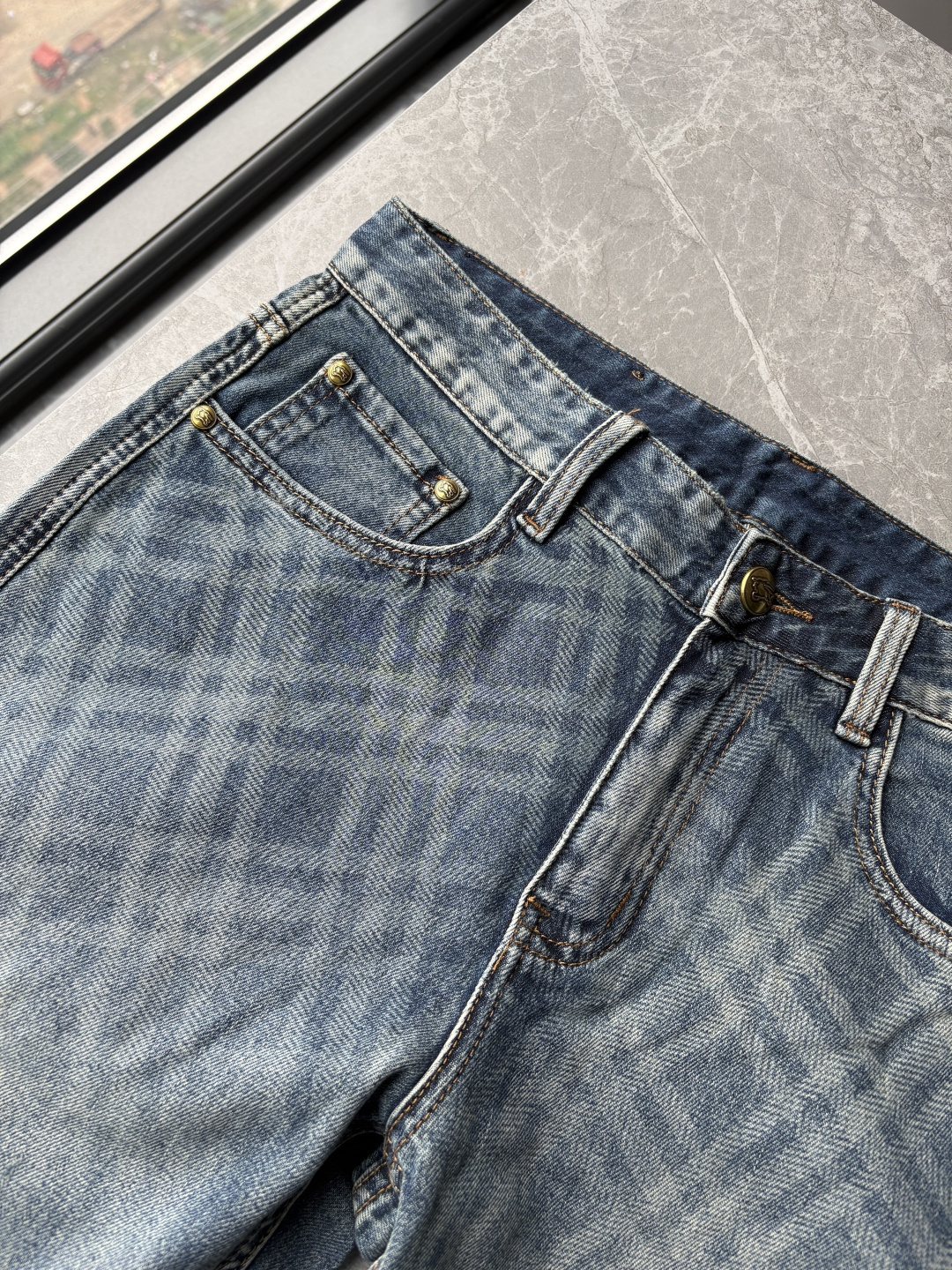专柜🆕2026春夏设计推荐 热卖牛仔裤🆕柔软亲肤面料 奢华头层牛皮腰牌 经典蓝洗水 专柜限量款 奢华感订