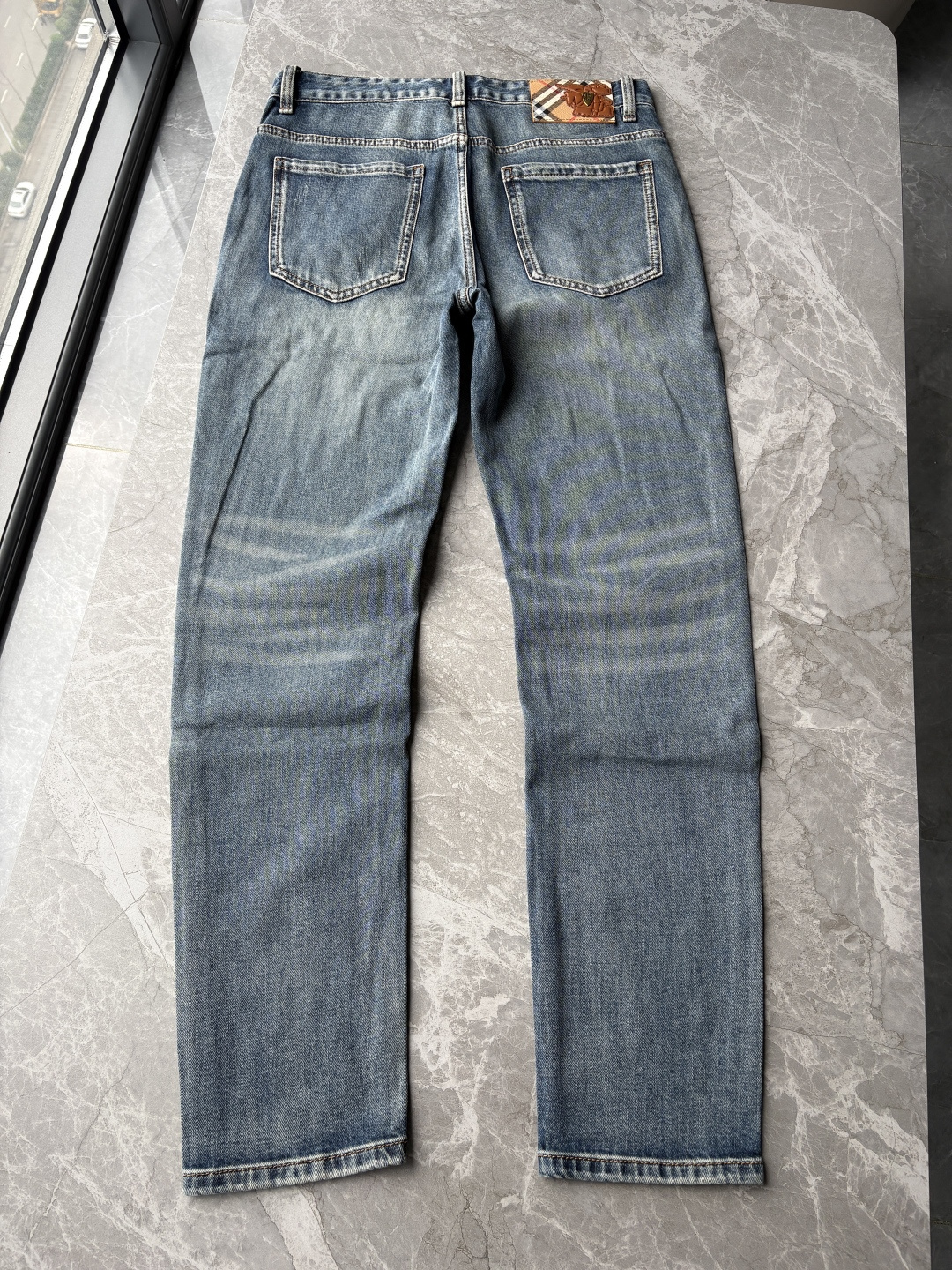 专柜🆕2026春夏设计推荐 热卖牛仔裤🆕柔软亲肤面料 奢华头层牛皮腰牌 经典蓝洗水 专柜限量款 奢华感订