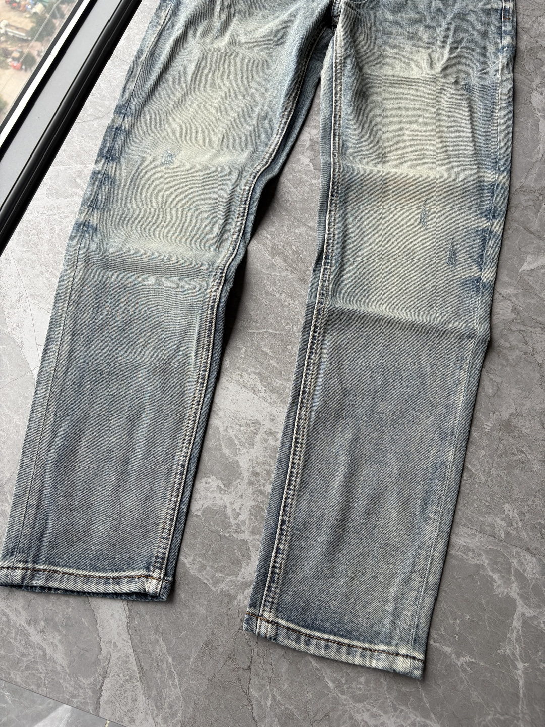 专柜🆕2026春夏设计推荐 热卖牛仔裤🆕柔软亲肤面料 奢华头层牛皮腰牌 经典蓝洗水 专柜限量款 奢华感订