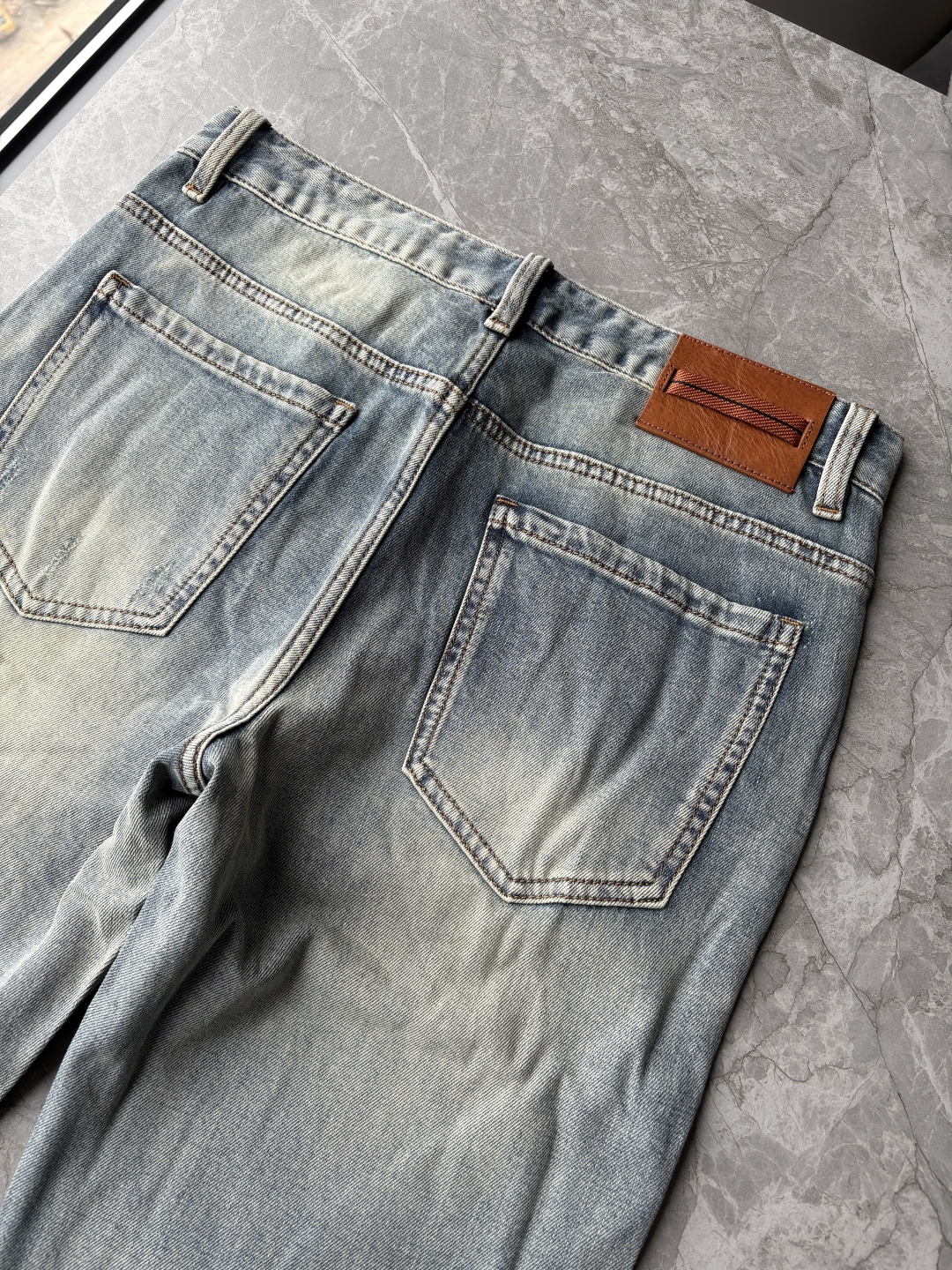 专柜🆕2026春夏设计推荐 热卖牛仔裤🆕柔软亲肤面料 奢华头层牛皮腰牌 经典蓝洗水 专柜限量款 奢华感订