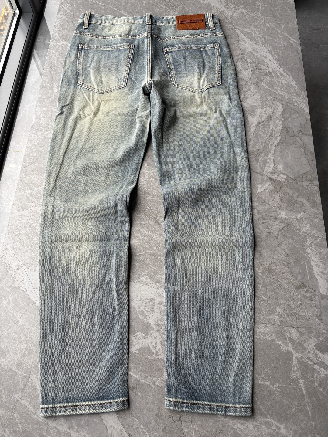 专柜🆕2026春夏设计推荐 热卖牛仔裤🆕柔软亲肤面料 奢华头层牛皮腰牌 经典蓝洗水 专柜限量款 奢华感订