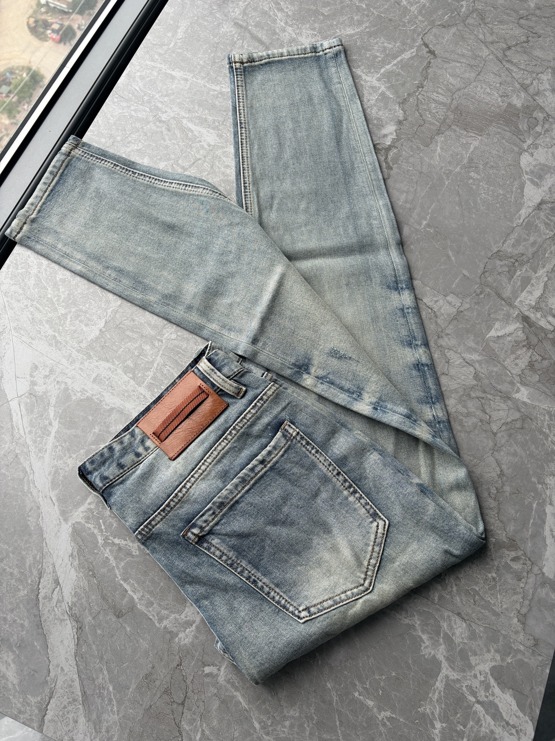 专柜🆕2026春夏设计推荐 热卖牛仔裤🆕柔软亲肤面料 奢华头层牛皮腰牌 经典蓝洗水 专柜限量款 奢华感订