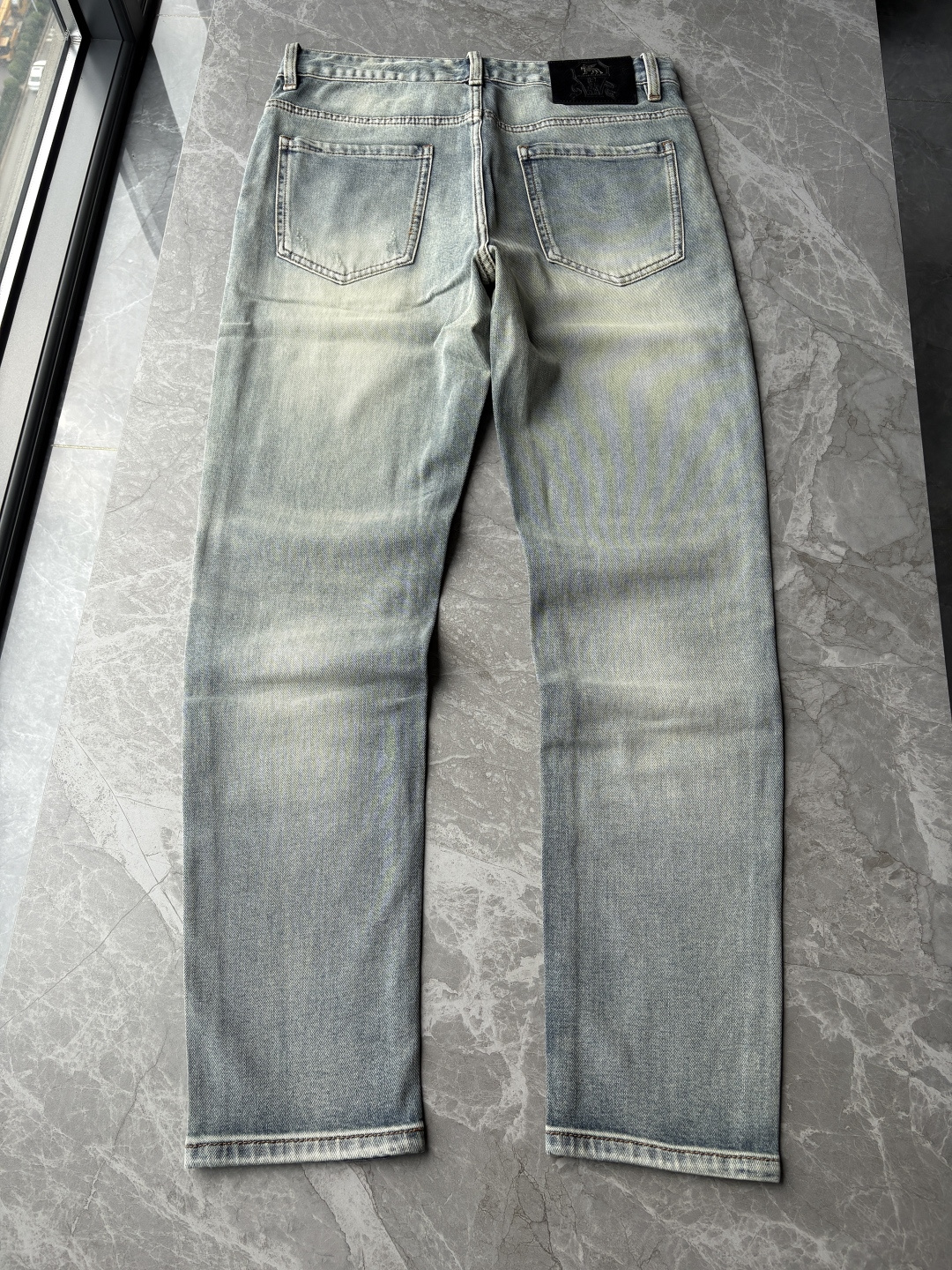 专柜🆕2026春夏设计推荐 热卖牛仔裤🆕柔软亲肤面料 奢华头层牛皮腰牌 经典蓝洗水 专柜限量款 奢华感订