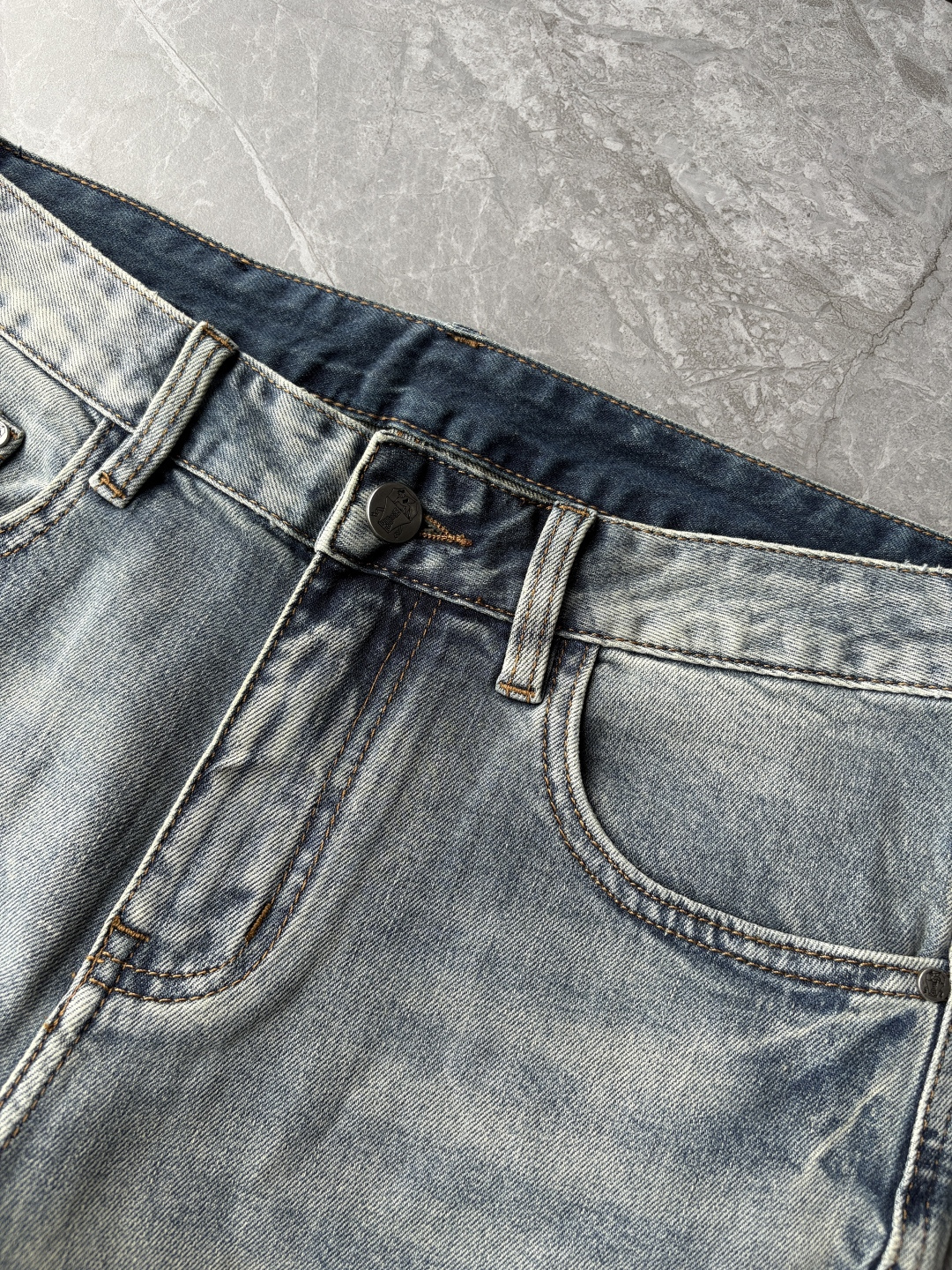 专柜🆕2026春夏设计推荐 热卖牛仔裤🆕柔软亲肤面料 奢华头层牛皮腰牌 经典蓝洗水 专柜限量款 奢华感订