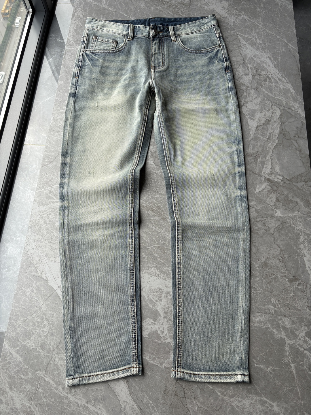 专柜🆕2026春夏设计推荐 热卖牛仔裤🆕柔软亲肤面料 奢华头层牛皮腰牌 经典蓝洗水 专柜限量款 奢华感订