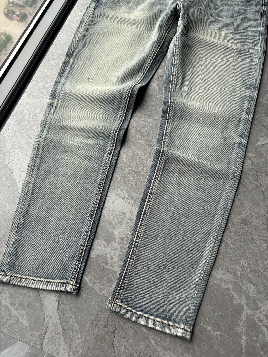 专柜🆕2026春夏设计推荐 热卖牛仔裤🆕柔软亲肤面料 奢华头层牛皮腰牌 经典蓝洗水 专柜限量款 奢华感订