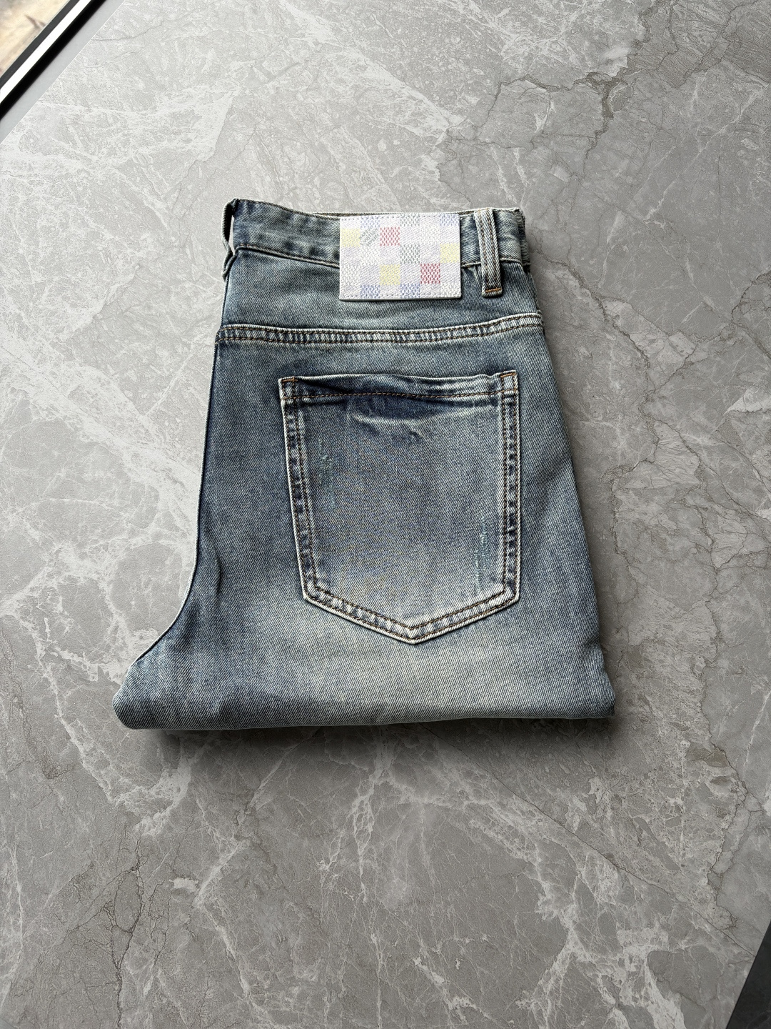 专柜🆕2026春夏设计推荐 热卖牛仔裤🆕柔软亲肤面料 奢华头层牛皮腰牌 经典蓝洗水 专柜限量款 奢华感订