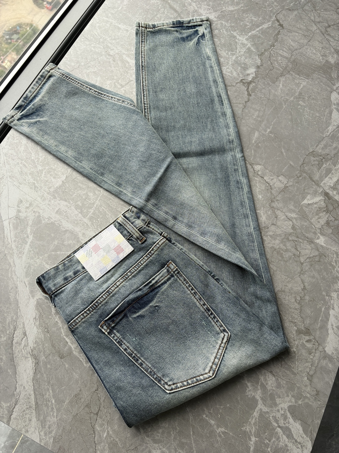 专柜🆕2026春夏设计推荐 热卖牛仔裤🆕柔软亲肤面料 奢华头层牛皮腰牌 经典蓝洗水 专柜限量款 奢华感订