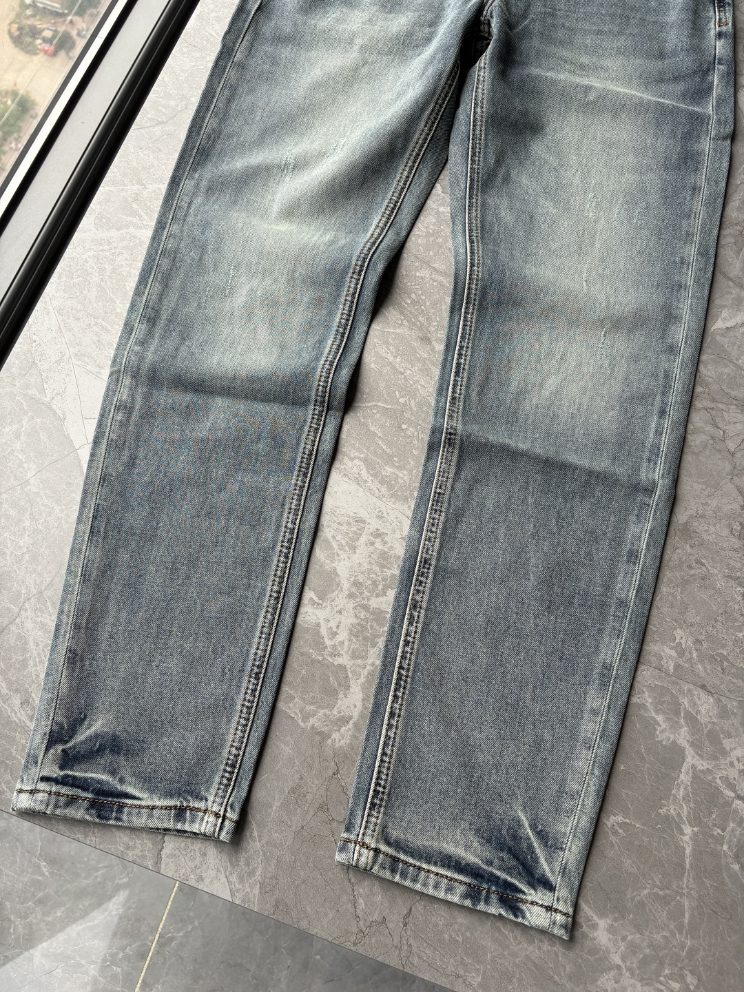 专柜🆕2026春夏设计推荐 热卖牛仔裤🆕柔软亲肤面料 奢华头层牛皮腰牌 经典蓝洗水 专柜限量款 奢华感订