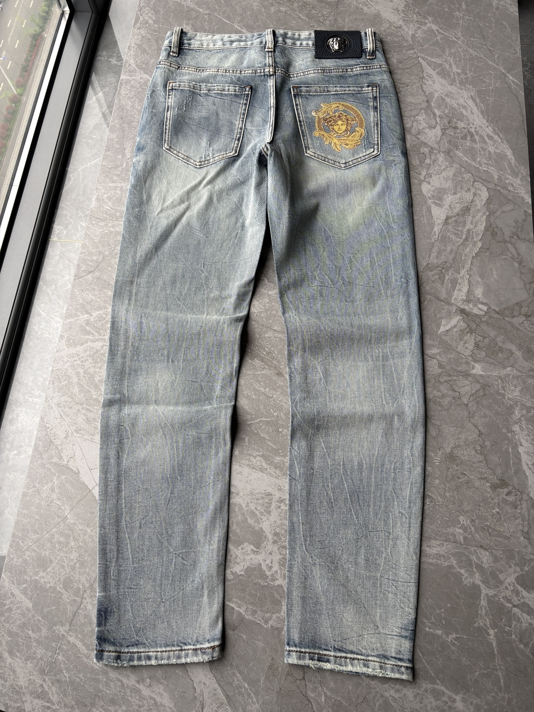 专柜🆕2026春夏设计推荐 热卖牛仔裤🆕柔软亲肤面料 奢华头层牛皮腰牌 经典蓝洗水 专柜限量款 奢华感订
