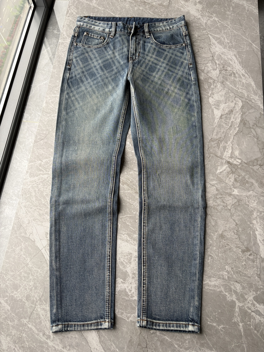 专柜🆕2026春夏设计推荐 热卖牛仔裤🆕柔软亲肤面料 奢华头层牛皮腰牌 经典蓝洗水 专柜限量款 奢华感订