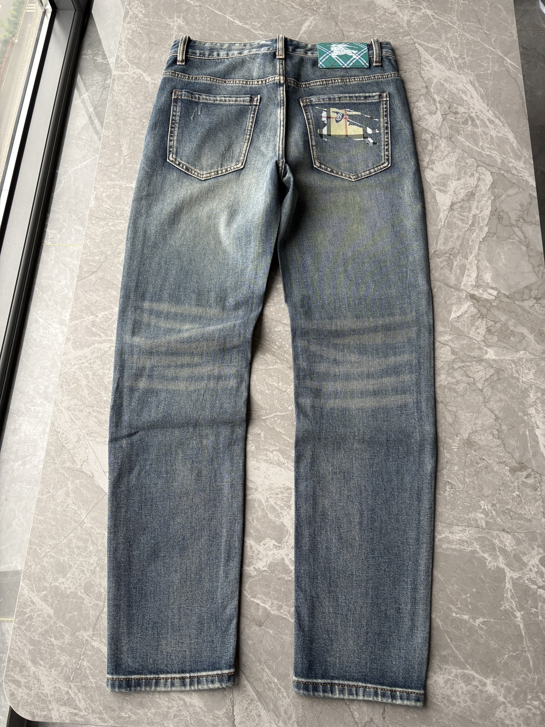 专柜🆕2026春夏设计推荐 热卖牛仔裤🆕柔软亲肤面料 奢华头层牛皮腰牌 经典蓝洗水 专柜限量款 奢华感订