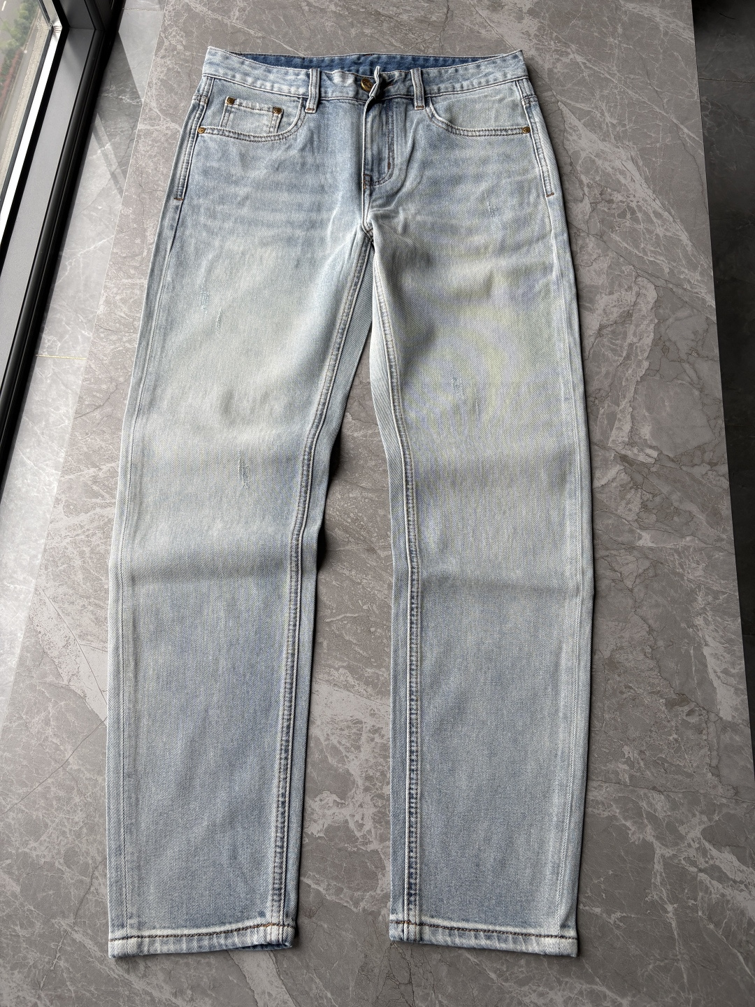 专柜🆕2026春夏设计推荐 热卖牛仔裤🆕柔软亲肤面料 奢华头层牛皮腰牌 经典蓝洗水 专柜限量款 奢华感订