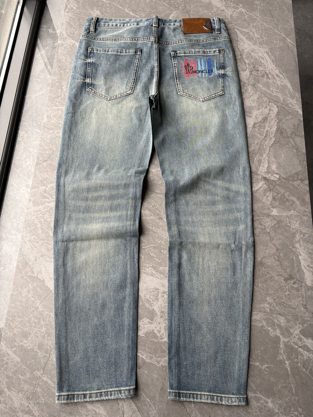专柜🆕2026春夏设计推荐 热卖牛仔裤🆕柔软亲肤面料 奢华头层牛皮腰牌 经典蓝洗水 专柜限量款 奢华感订