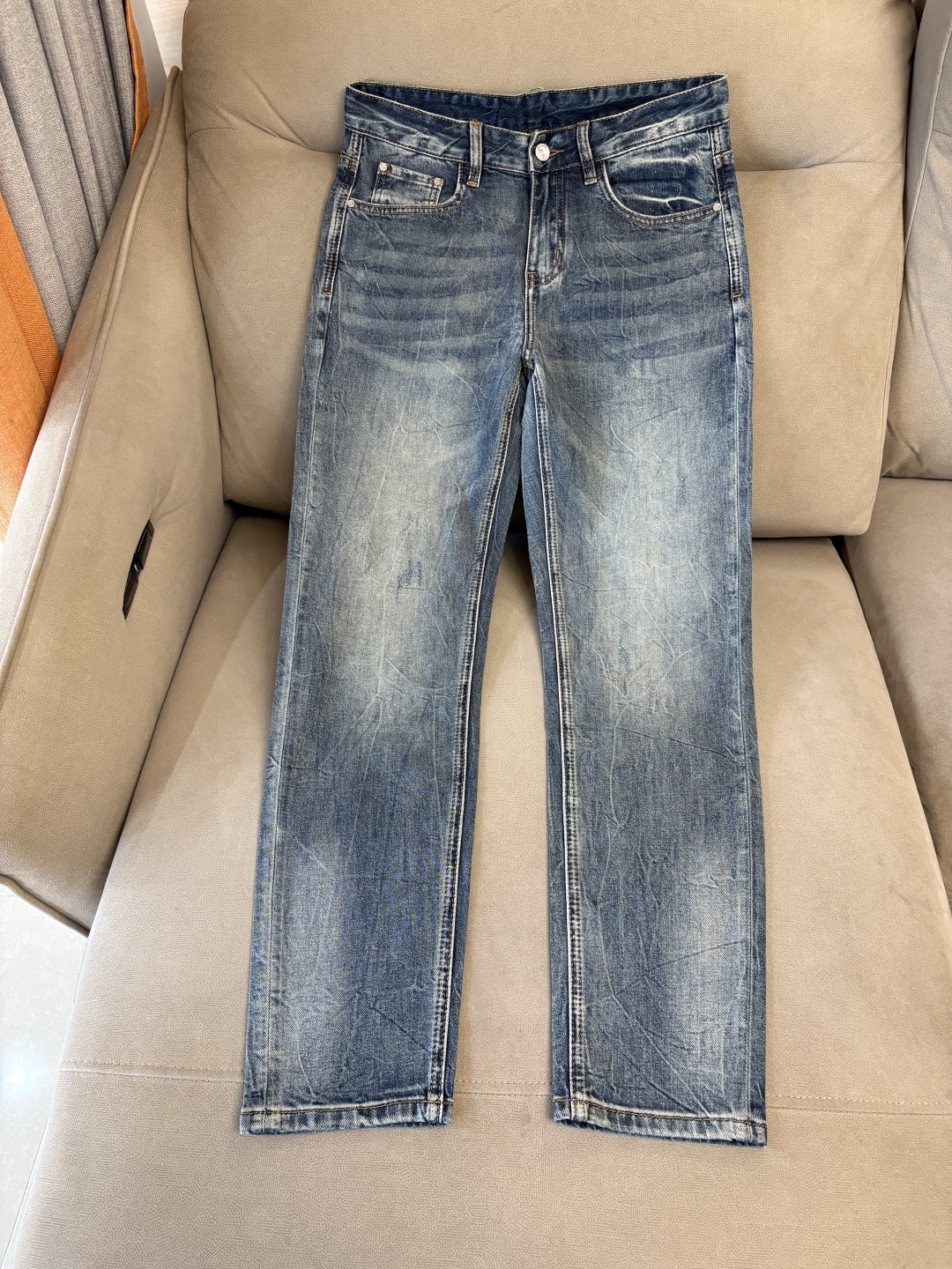 专柜🆕2026春夏设计推荐 热卖牛仔裤🆕柔软亲肤面料 奢华头层牛皮腰牌 经典蓝洗水 专柜限量款 奢华感订