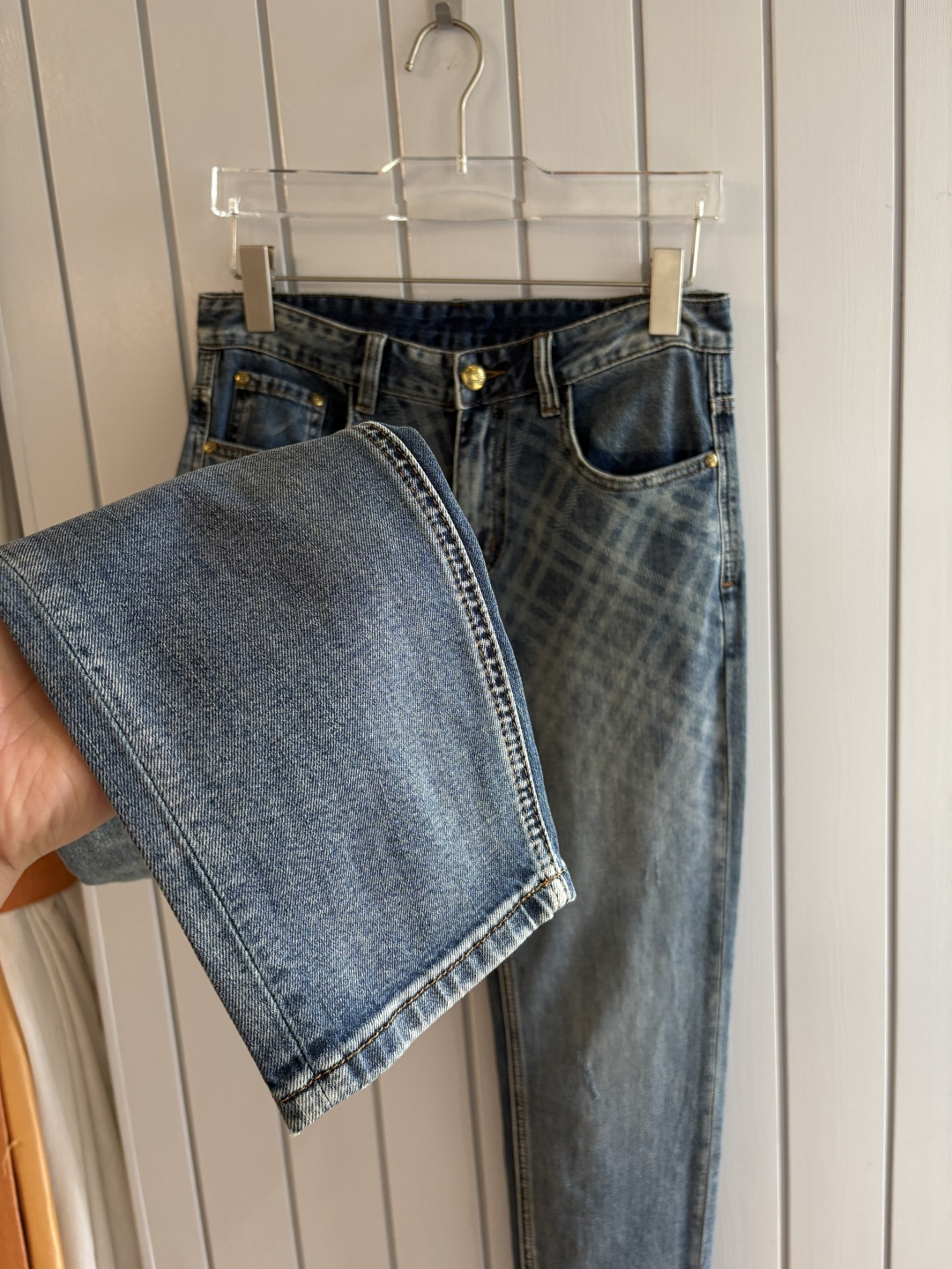 专柜🆕2026春夏设计推荐 热卖牛仔裤🆕柔软亲肤面料 奢华头层牛皮腰牌 经典蓝洗水 专柜限量款 奢华感订