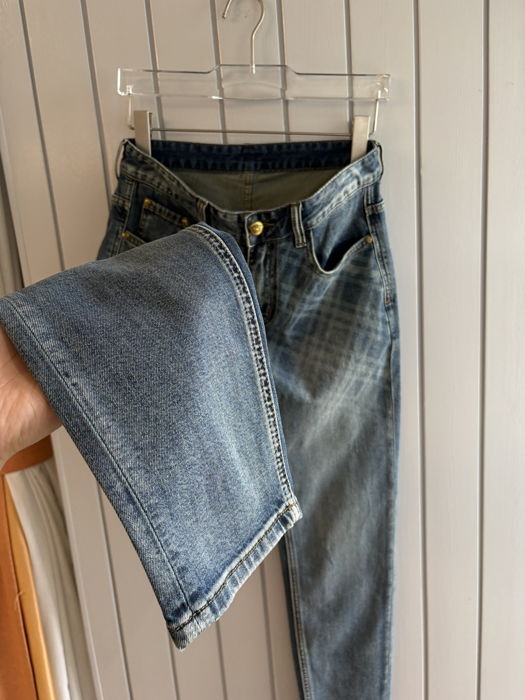 专柜🆕2026春夏设计推荐 热卖牛仔裤🆕柔软亲肤面料 奢华头层牛皮腰牌 经典蓝洗水 专柜限量款 奢华感订