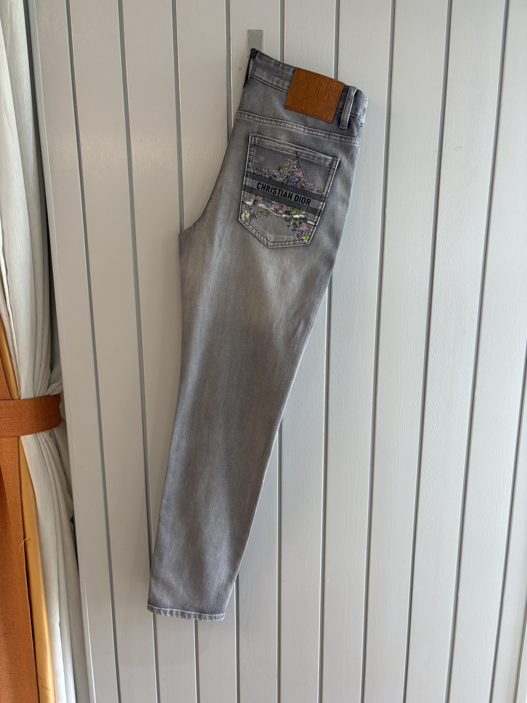 专柜🆕2026春夏设计推荐 热卖牛仔裤🆕柔软亲肤面料 奢华头层牛皮腰牌 经典蓝洗水 专柜限量款 奢华感订