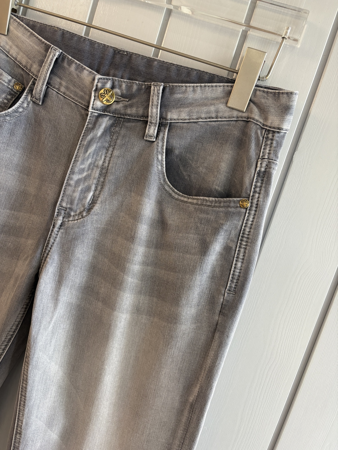 专柜🆕2026春夏设计推荐 热卖牛仔裤🆕柔软亲肤面料 奢华头层牛皮腰牌 经典蓝洗水 专柜限量款 奢华感订