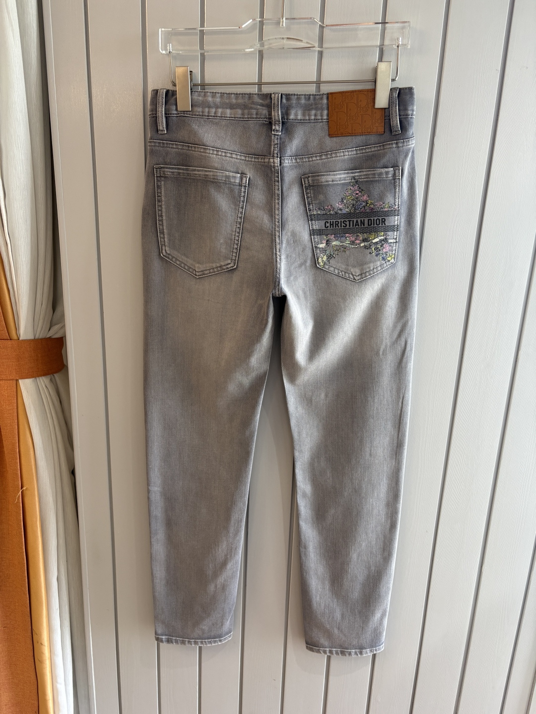 专柜🆕2026春夏设计推荐 热卖牛仔裤🆕柔软亲肤面料 奢华头层牛皮腰牌 经典蓝洗水 专柜限量款 奢华感订