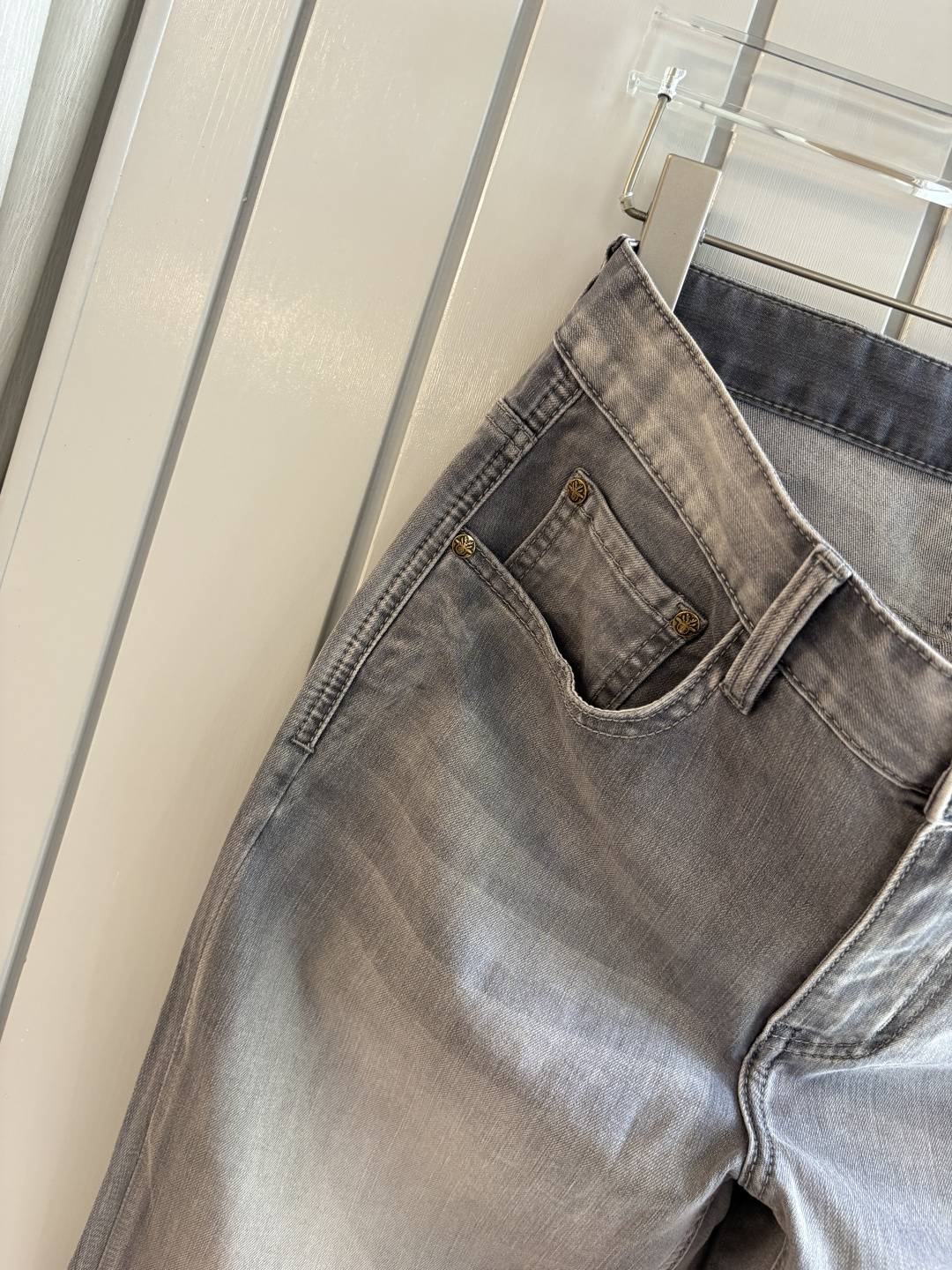 专柜🆕2026春夏设计推荐 热卖牛仔裤🆕柔软亲肤面料 奢华头层牛皮腰牌 经典蓝洗水 专柜限量款 奢华感订