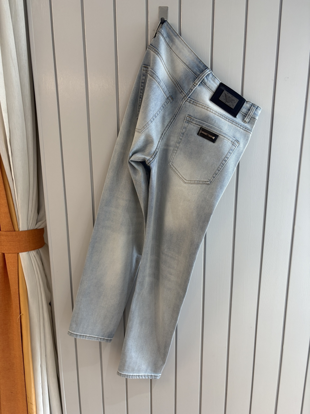 NO:827414,Spring/Summer 2026 Design Recommendations Hot-selling jeans with soft skin-friendly fabrics Luxurious first-layer cowhide waist tag Classic blue wash Limited edition at the counter Luxurious custom-made fabrics Craftsmanship + wash Foreign trade quality and detail processing19860909春夏2026设计推荐 热卖牛仔裤柔软亲肤面料 奢华头层牛皮腰牌 经典蓝洗水 专柜限量款 奢华感订制面料 工艺+洗水外贸品质感细节处理满满到位 这颜色绝对爱了爱了专柜爆单款色系百搭大牛味 …………………………………………………… Size29-38,,jeans,cowhide,,Men's clothing