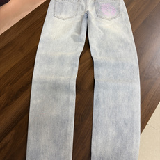 专柜🆕2026春夏设计推荐 热卖牛仔裤🆕柔软亲肤面料 奢华头层牛皮腰牌 经典蓝洗水 专柜限量款 奢华感订 专柜🆕2026春夏设计推荐 热卖牛仔裤🆕柔软亲肤面料 奢华头层牛皮腰牌 经典蓝洗水 专柜限量款 奢华感订
