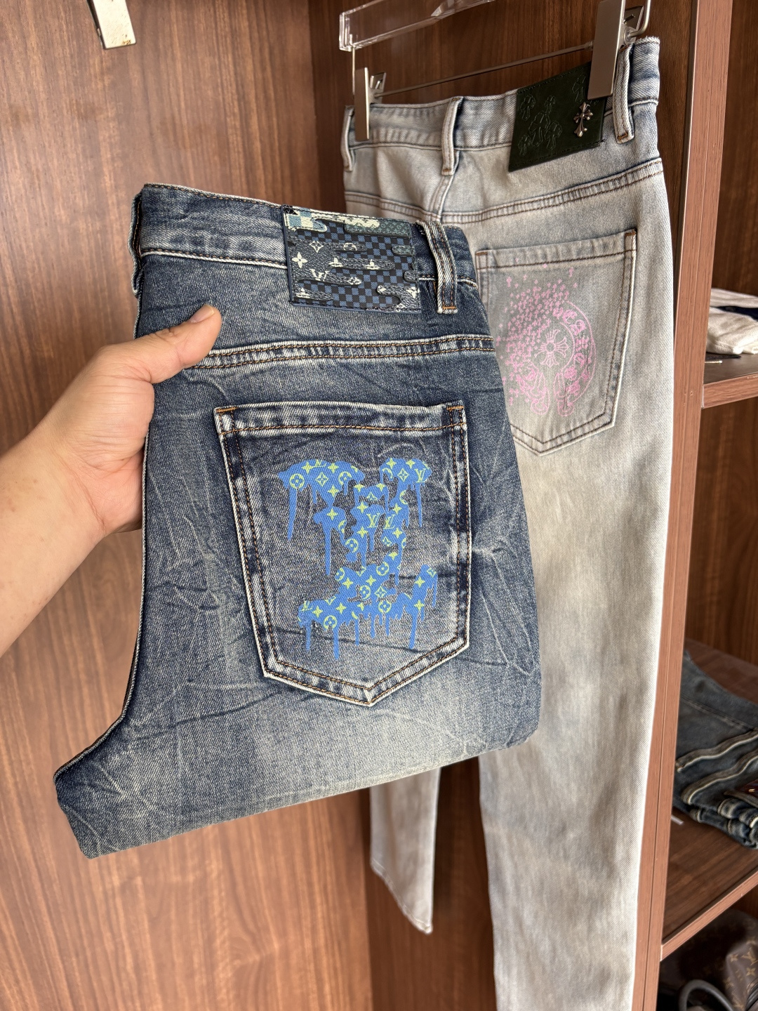 专柜🆕2026春夏设计推荐 热卖牛仔裤🆕柔软亲肤面料 奢华头层牛皮腰牌 经典蓝洗水 专柜限量款 奢华感订