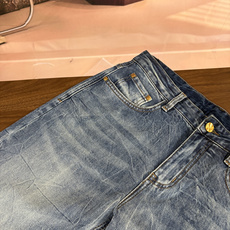 专柜🆕2026春夏设计推荐 热卖牛仔裤🆕柔软亲肤面料 奢华头层牛皮腰牌 经典蓝洗水 专柜限量款 奢华感订 专柜🆕2026春夏设计推荐 热卖牛仔裤🆕柔软亲肤面料 奢华头层牛皮腰牌 经典蓝洗水 专柜限量款 奢华感订