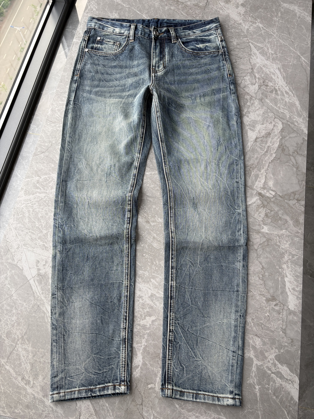 专柜🆕2026春夏设计推荐 热卖牛仔裤🆕柔软亲肤面料 奢华头层牛皮腰牌 经典蓝洗水 专柜限量款 奢华感订