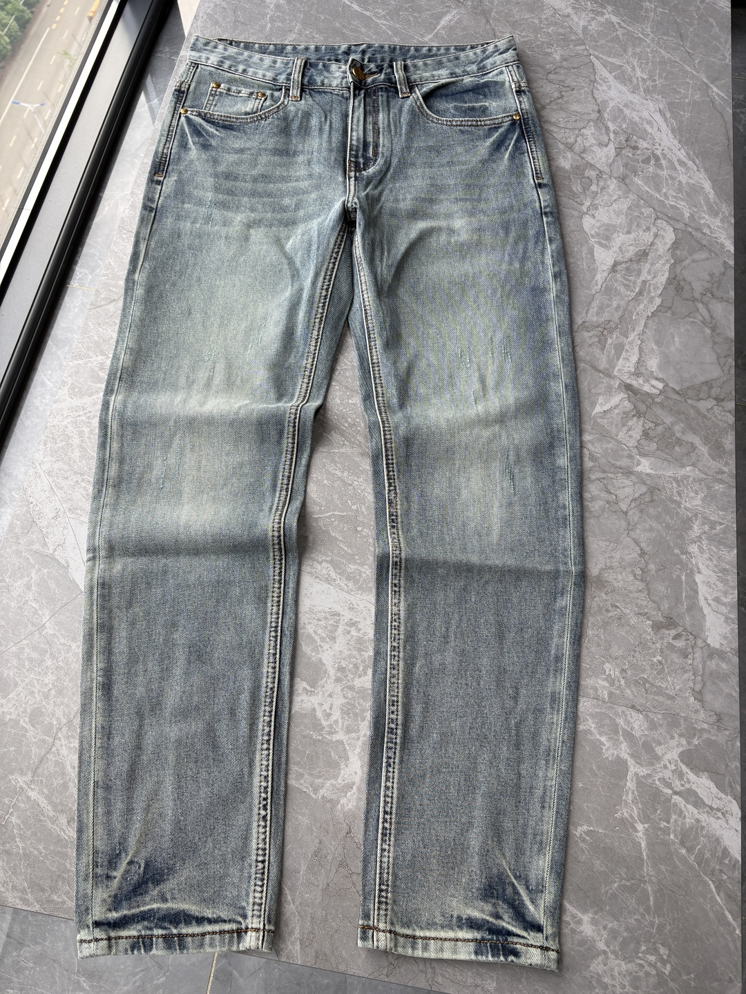专柜🆕2026春夏设计推荐 热卖牛仔裤🆕柔软亲肤面料 奢华头层牛皮腰牌 经典蓝洗水 专柜限量款 奢华感订