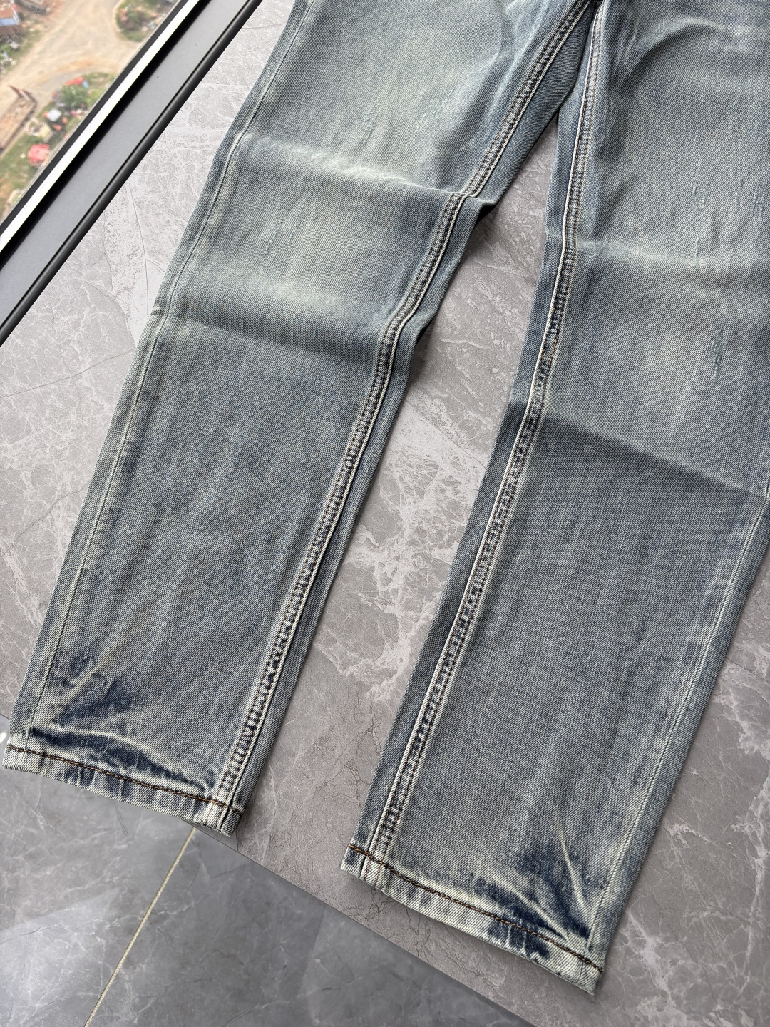 专柜🆕2026春夏设计推荐 热卖牛仔裤🆕柔软亲肤面料 奢华头层牛皮腰牌 经典蓝洗水 专柜限量款 奢华感订
