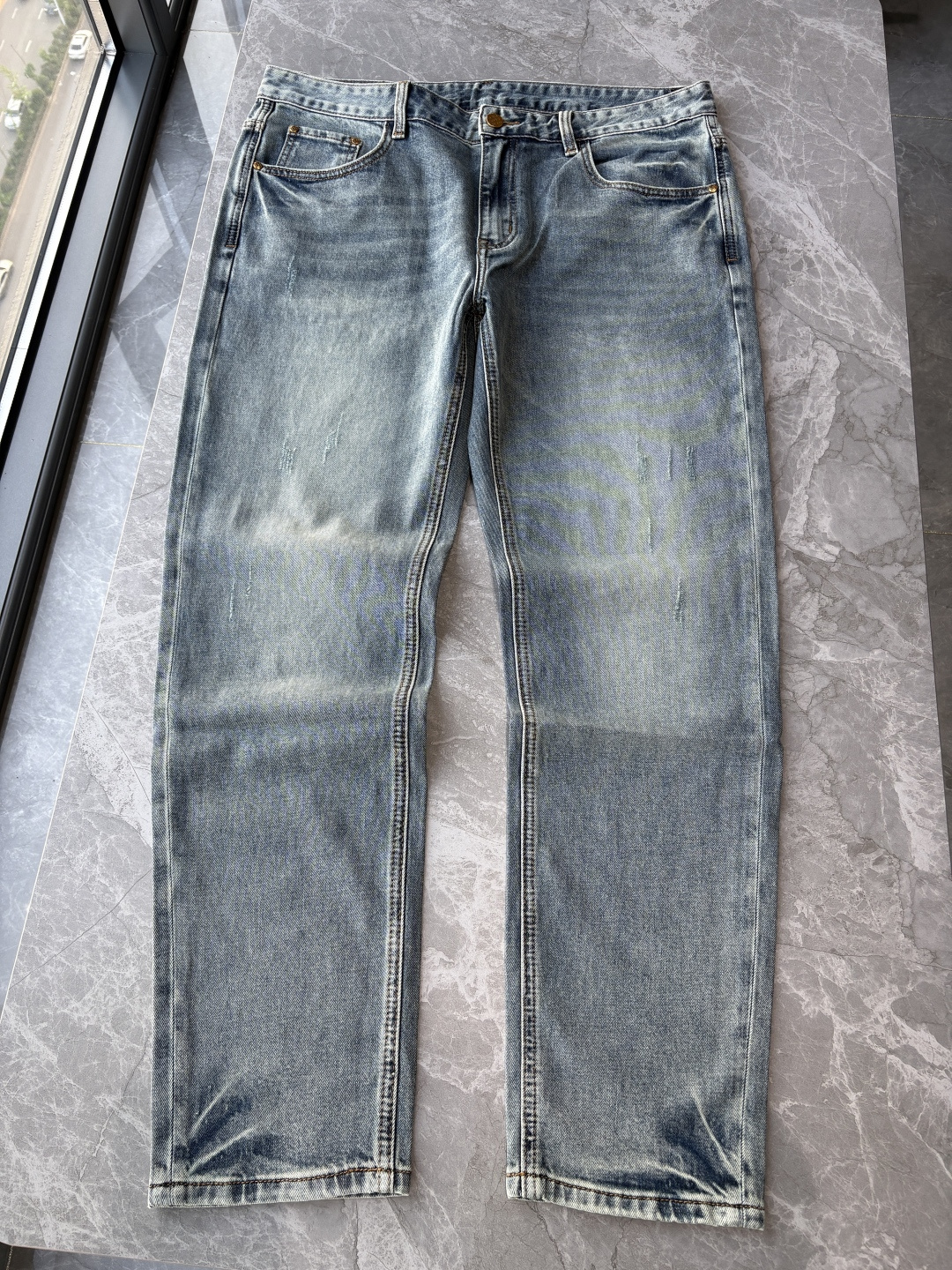 专柜🆕2026春夏设计推荐 热卖牛仔裤🆕柔软亲肤面料 奢华头层牛皮腰牌 经典蓝洗水 专柜限量款 奢华感订