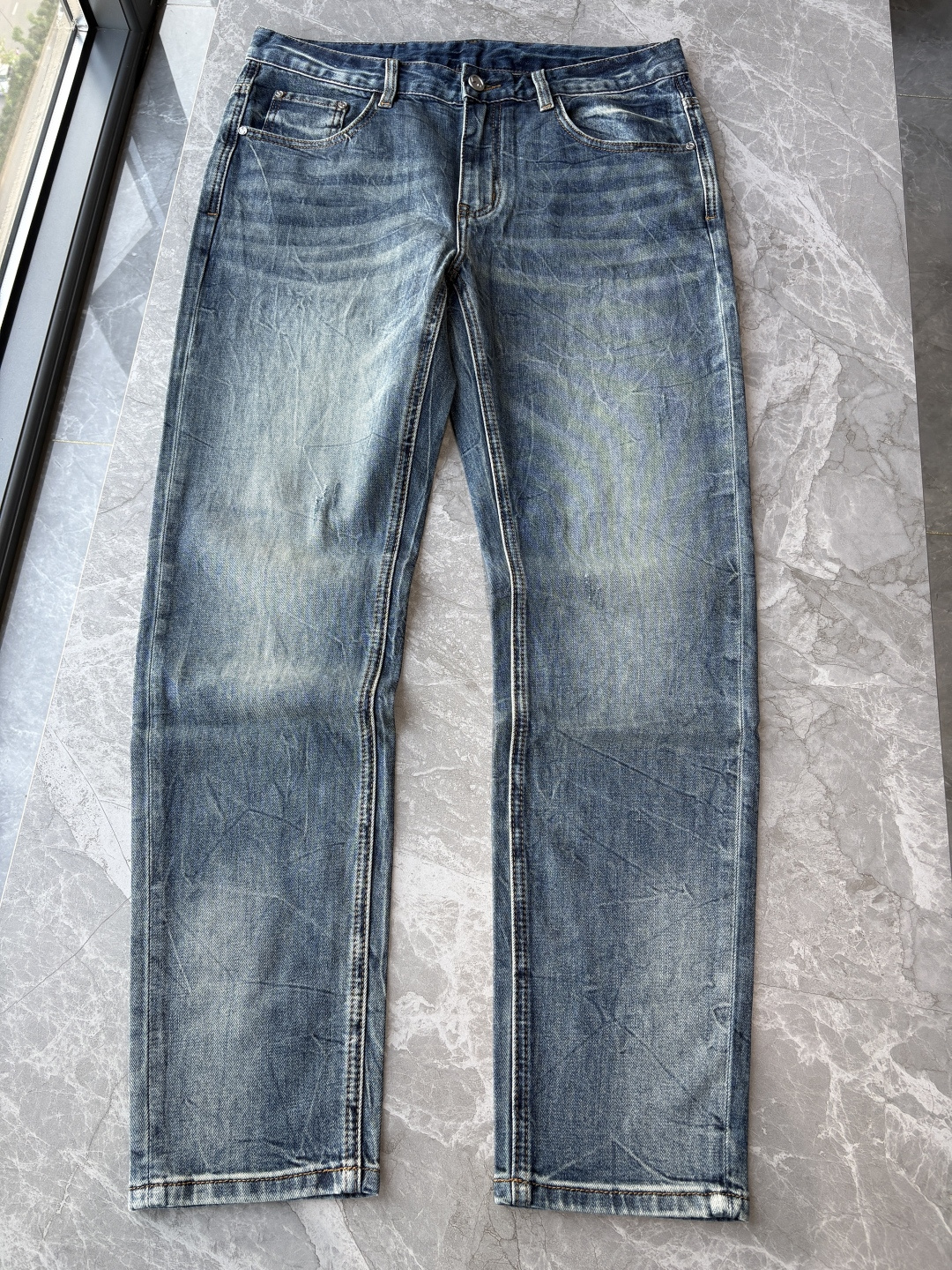 专柜🆕2026春夏设计推荐 热卖牛仔裤🆕柔软亲肤面料 奢华头层牛皮腰牌 经典蓝洗水 专柜限量款 奢华感订