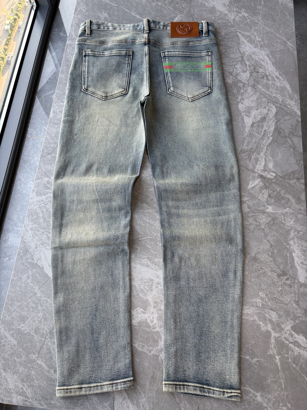 专柜🆕2026春夏设计推荐 热卖牛仔裤🆕柔软亲肤面料 奢华头层牛皮腰牌 经典蓝洗水 专柜限量款 奢华感订